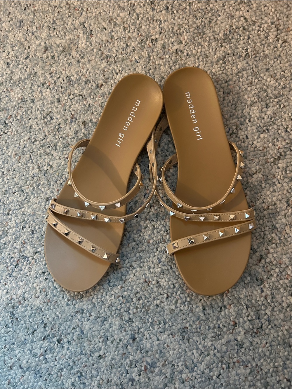 Madden Girl Tan Pyramid-Stud Slide Sandals sz 8